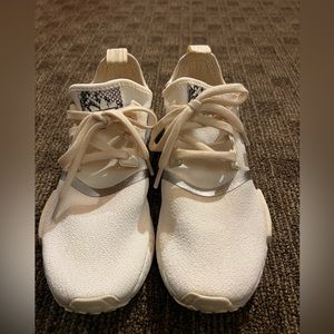Women’s adidas NMD R1 White Snake Print size 6.5